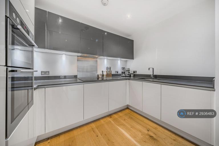 Flat Thurlow Street in Greater London
