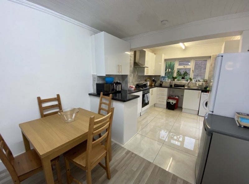 Room Lyttelton Road in Greater London