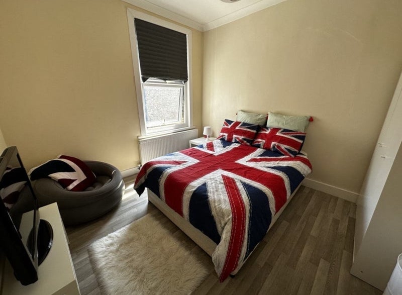 Room Lyttelton Road in Greater London