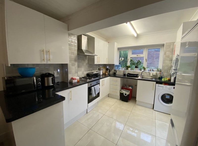 Room Lyttelton Road in Greater London