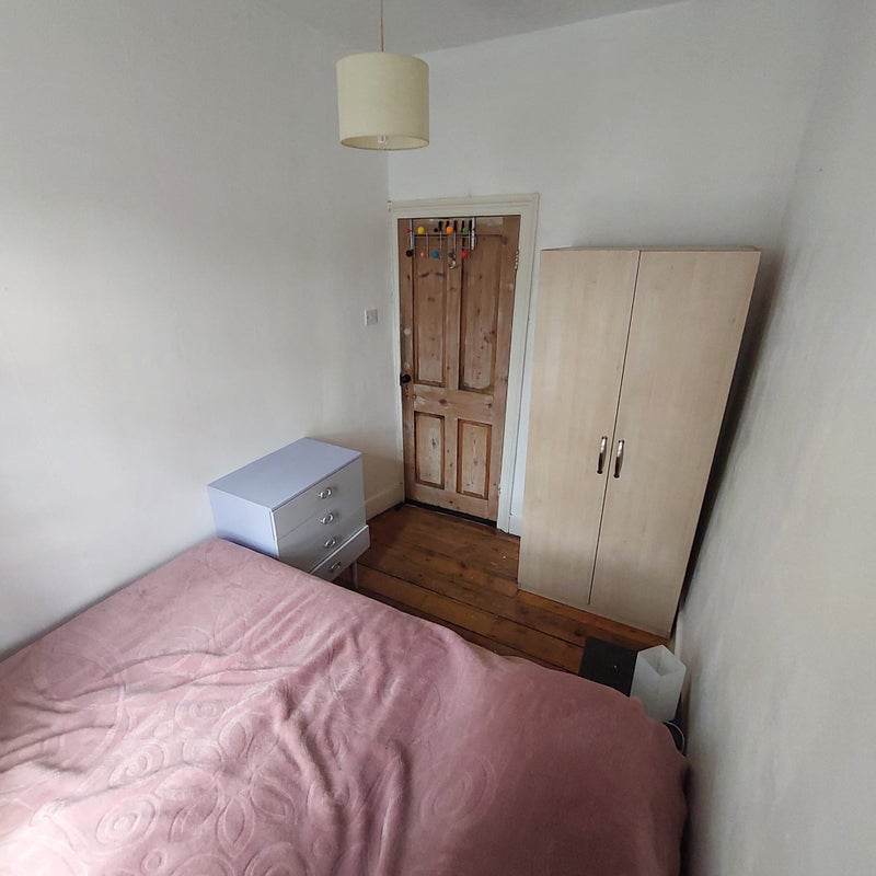 Room Sandringham Road in Greater London
