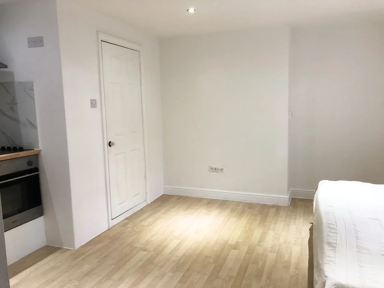 Room Merton Road in Greater London