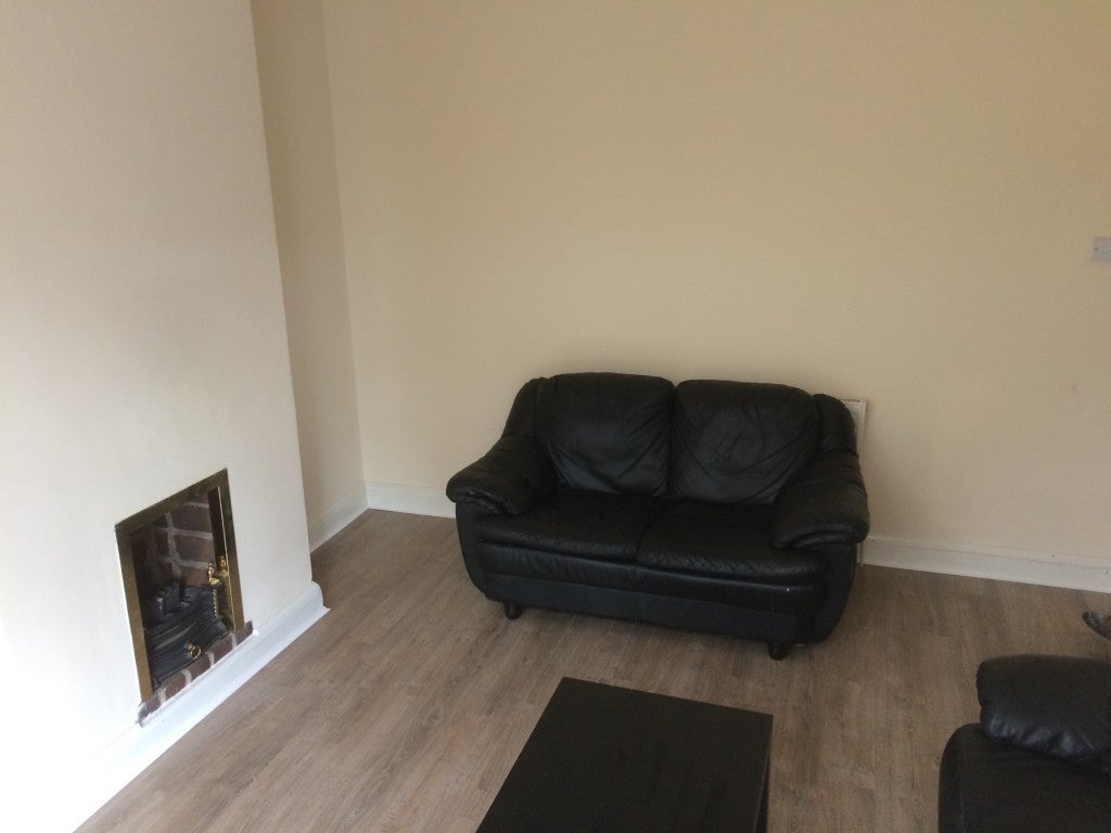 Flat Selborne Gardens in Greater London