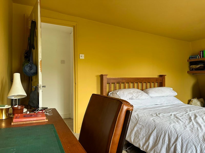 Room Lauriston Road in Greater London