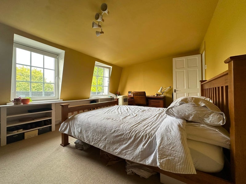 Room Lauriston Road in Greater London
