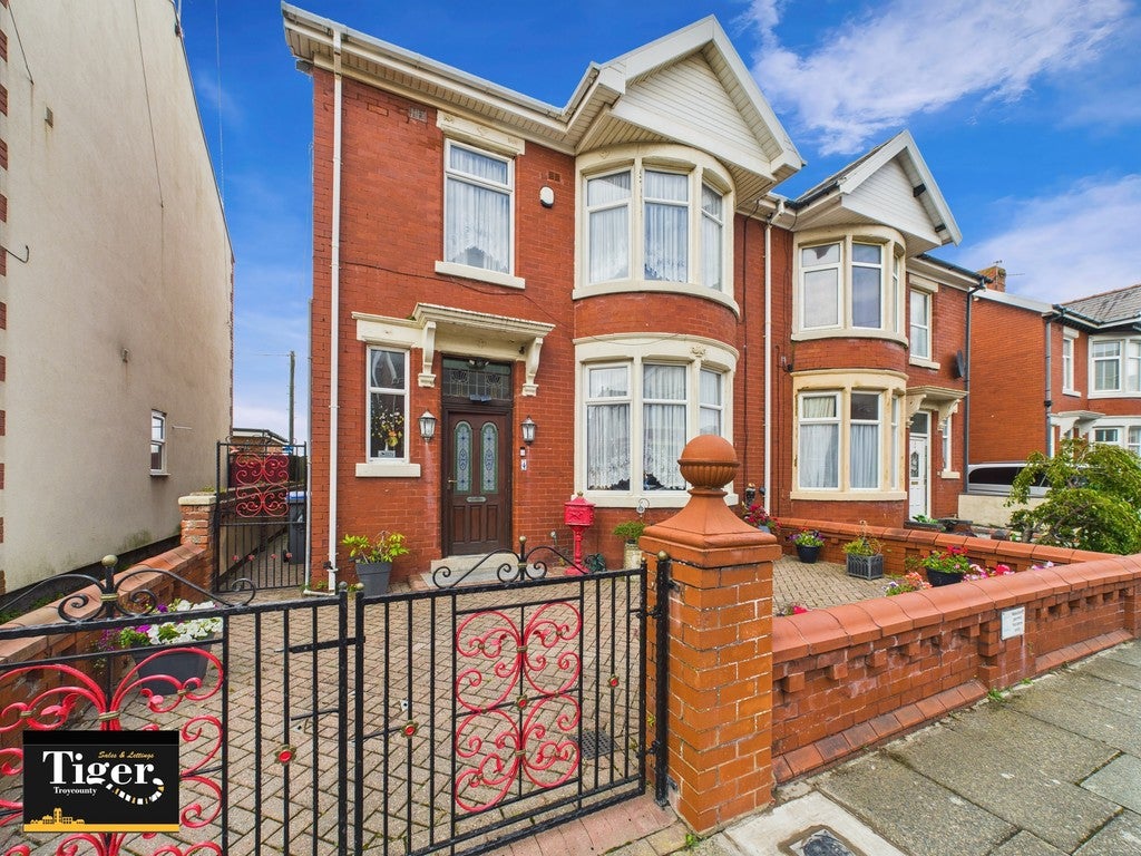 Flat Hampton Road in Blackpool