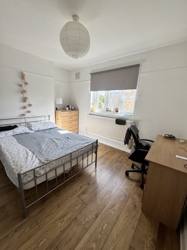 Room Ashfield Road in Greater London