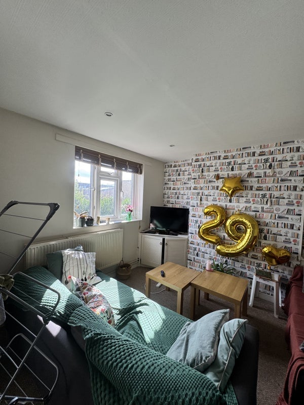 Room Ashfield Road in Greater London