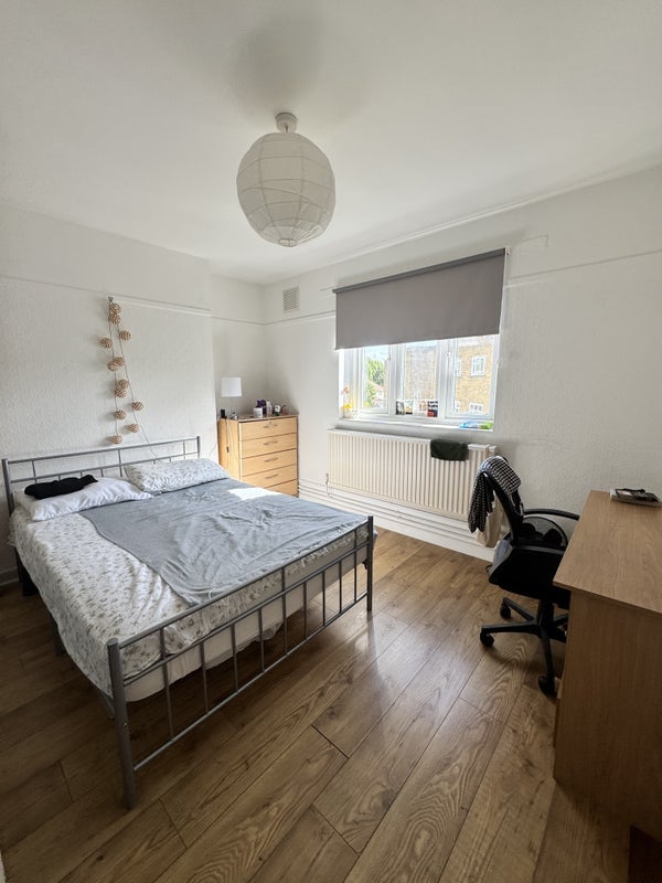 Room Ashfield Road in Greater London