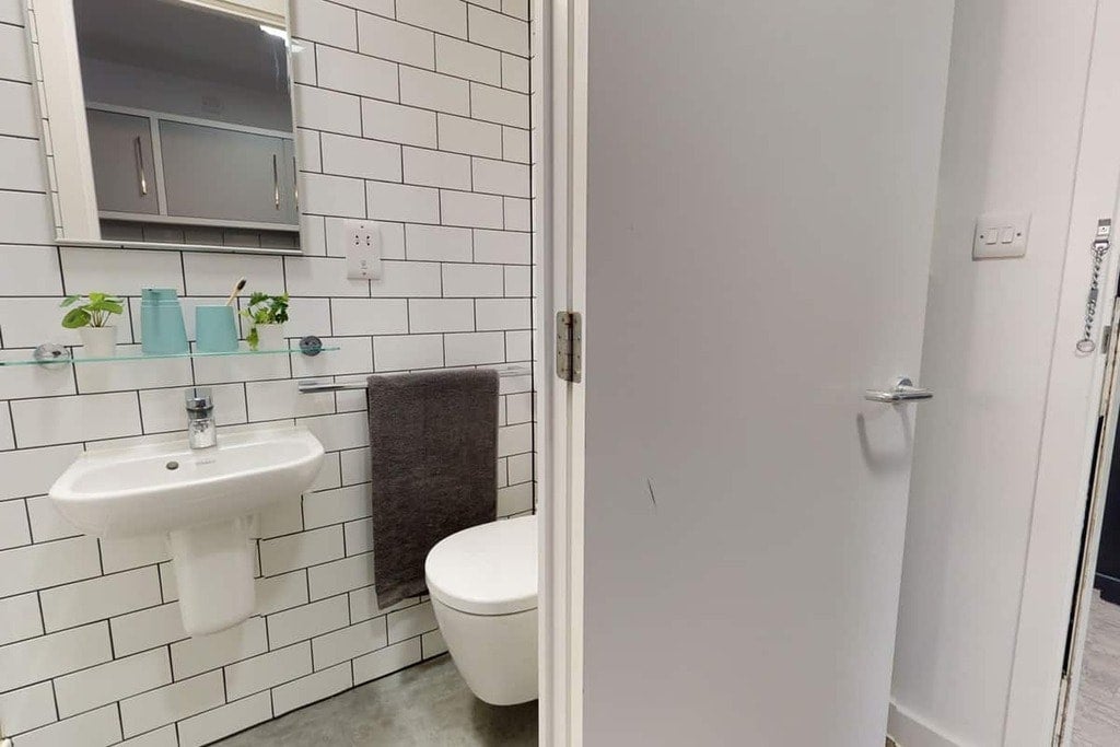 Flat Silicon Way in Greater London