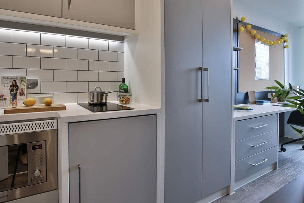 Flat Silicon Way in Greater London