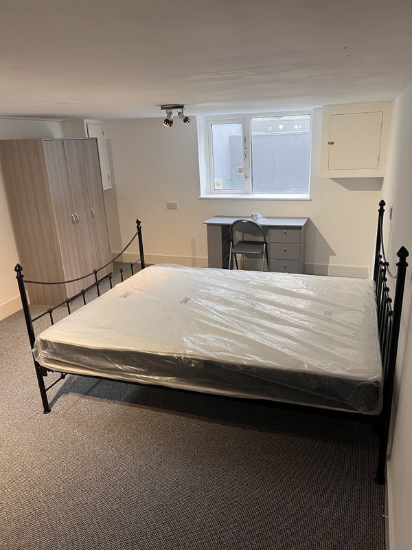 Flat Back Oakfield Terrace in Leeds