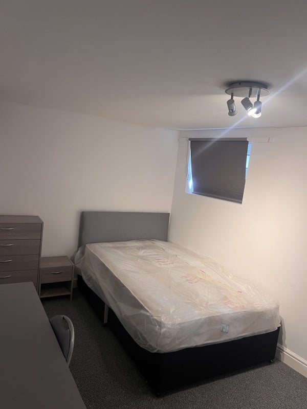 Flat Back Oakfield Terrace in Leeds