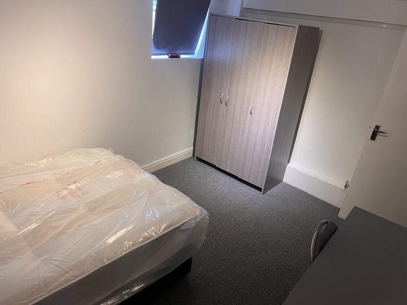 Flat Back Oakfield Terrace in Leeds