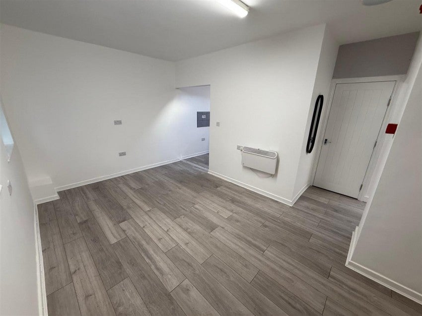 Flat Ince Green Lane in Hindley