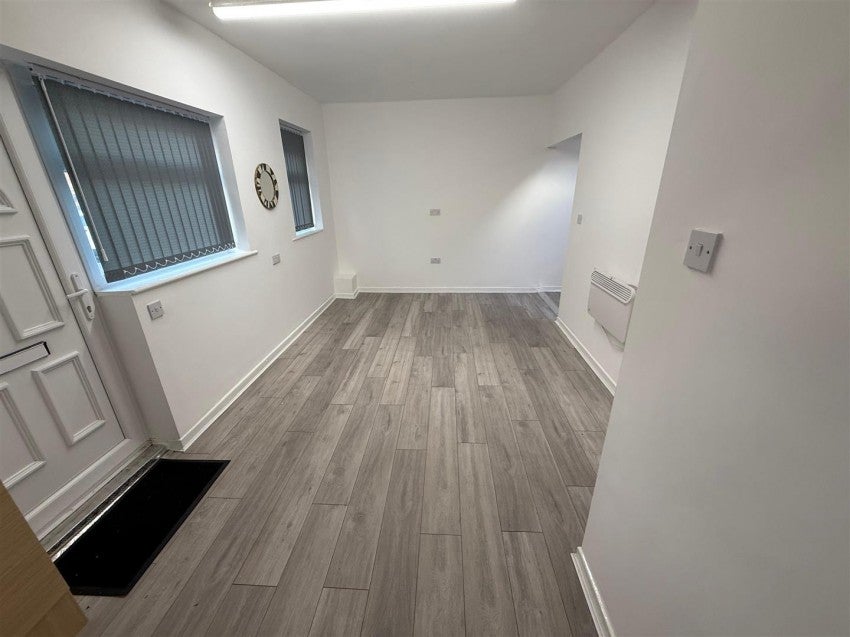 Flat Ince Green Lane in Hindley