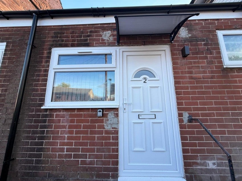 Flat Ince Green Lane in Hindley