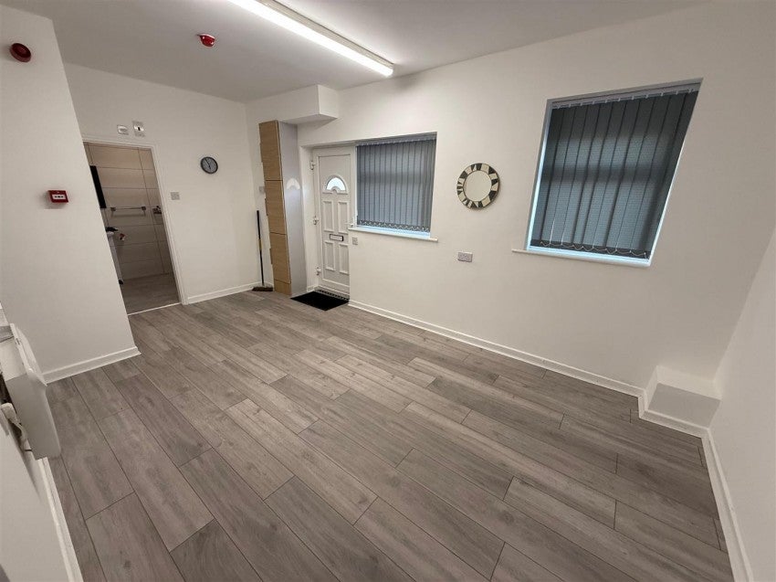 Flat Ince Green Lane in Hindley