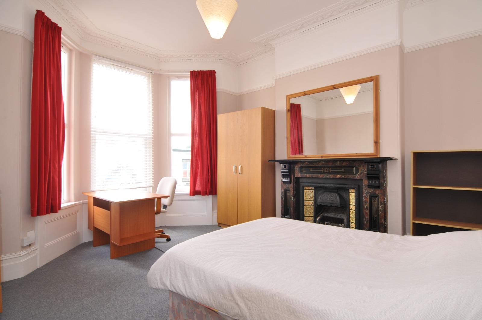 Room Beaumont Road in Plymouth