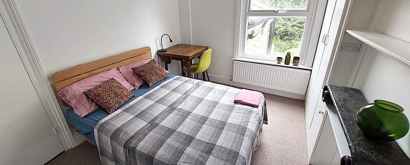 Room Hatcham Park Road in Greater London