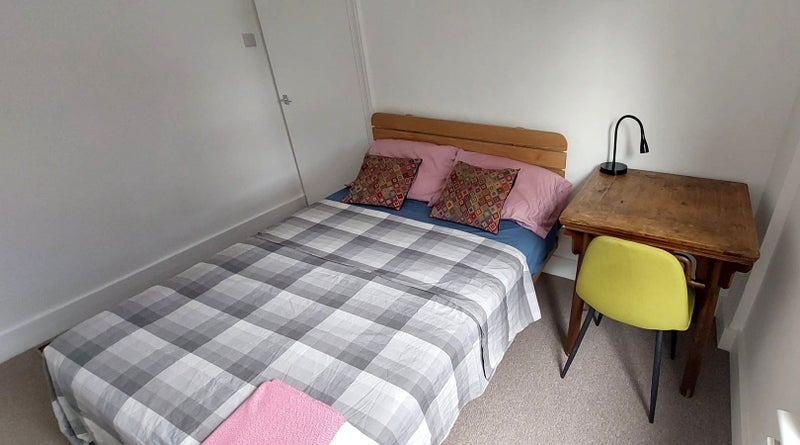Room Hatcham Park Road in Greater London