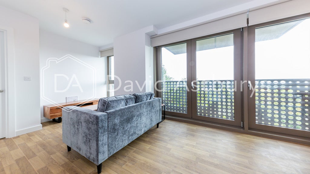 Flat Seven Sisters Road in Greater London