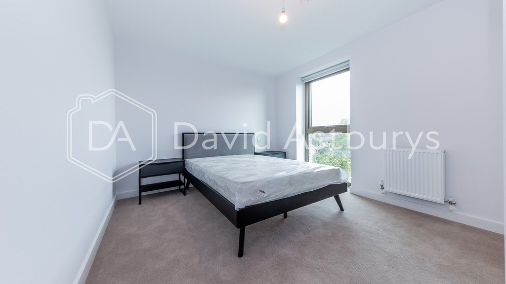 Flat Seven Sisters Road in Greater London