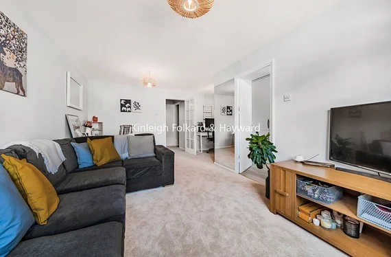 Flat Massingberd Way in Greater London