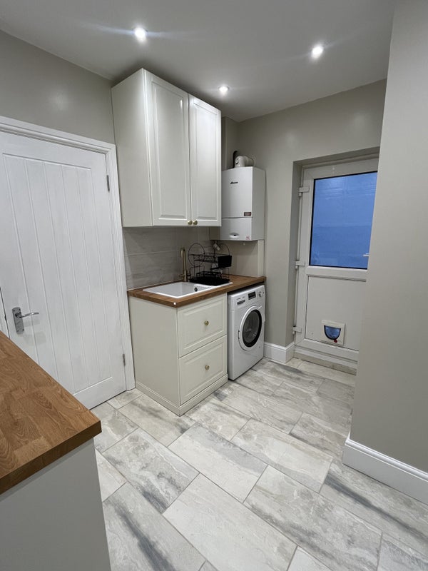 Room Albert Road in Poole