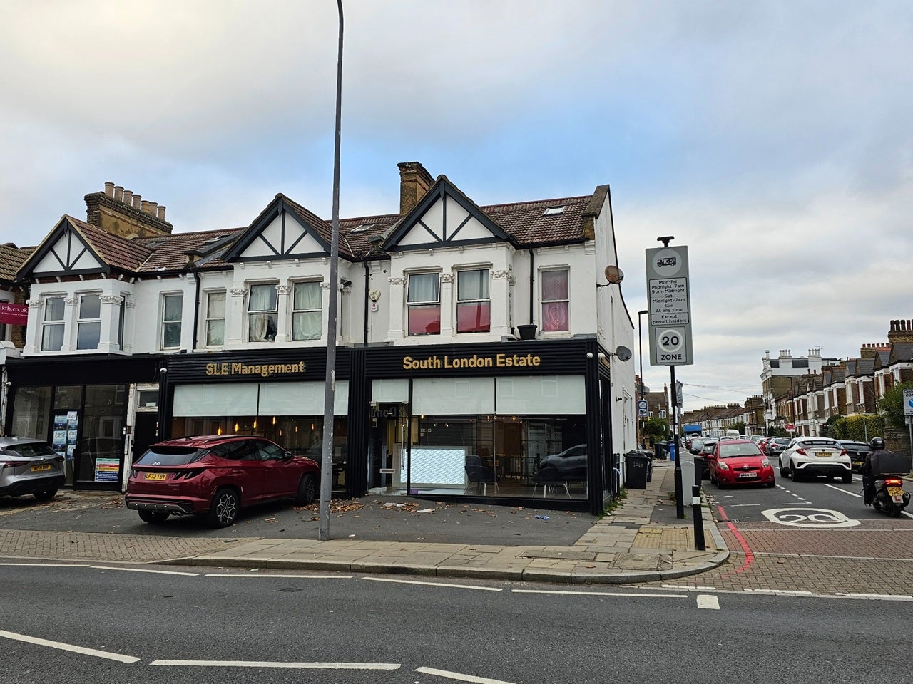 Flat Brownhill Road in Greater London