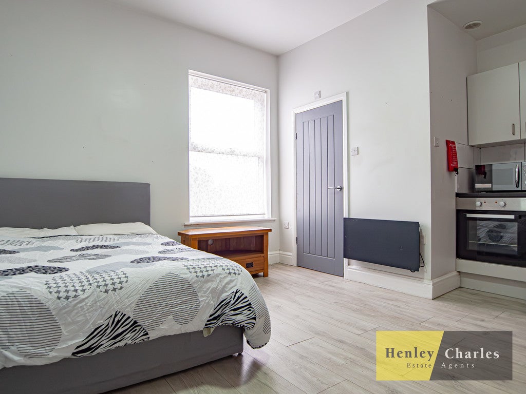 Room Rogerfield Road in Birmingham