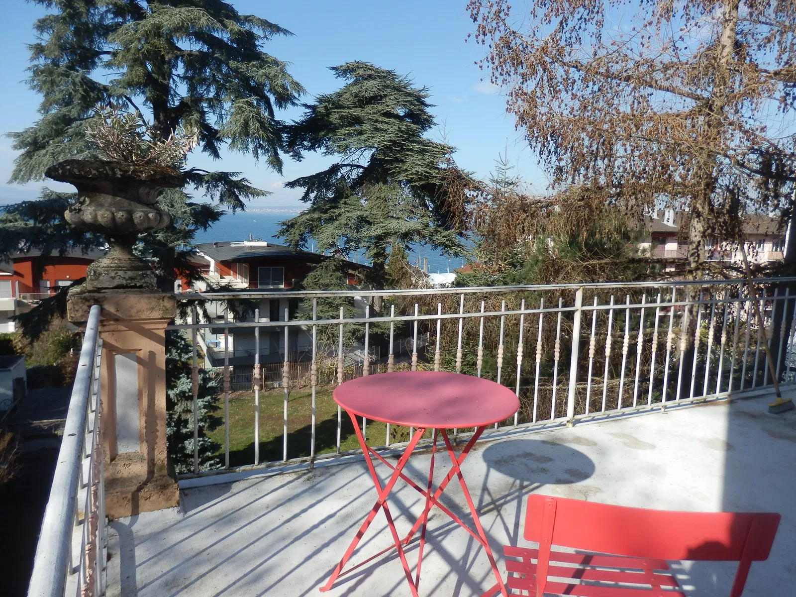 Room Quai Paul Leger in Évian-les-Bains