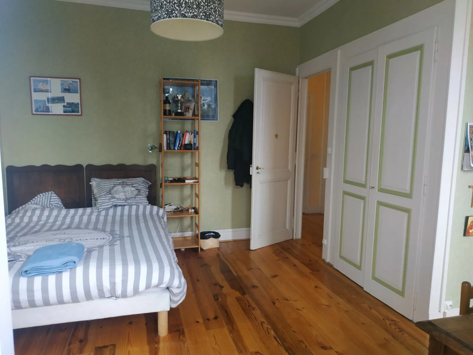 Room Quai Paul Leger in Évian-les-Bains