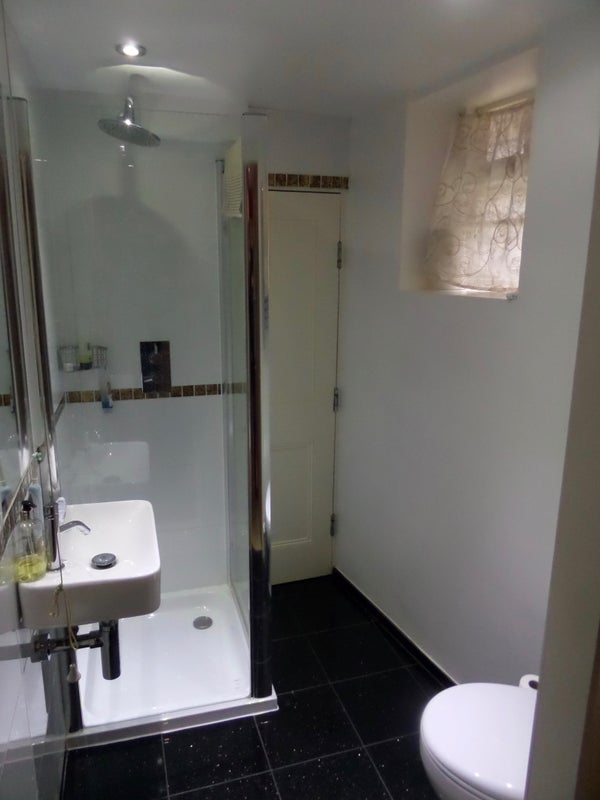 Room Stockwell Park Road in Greater London