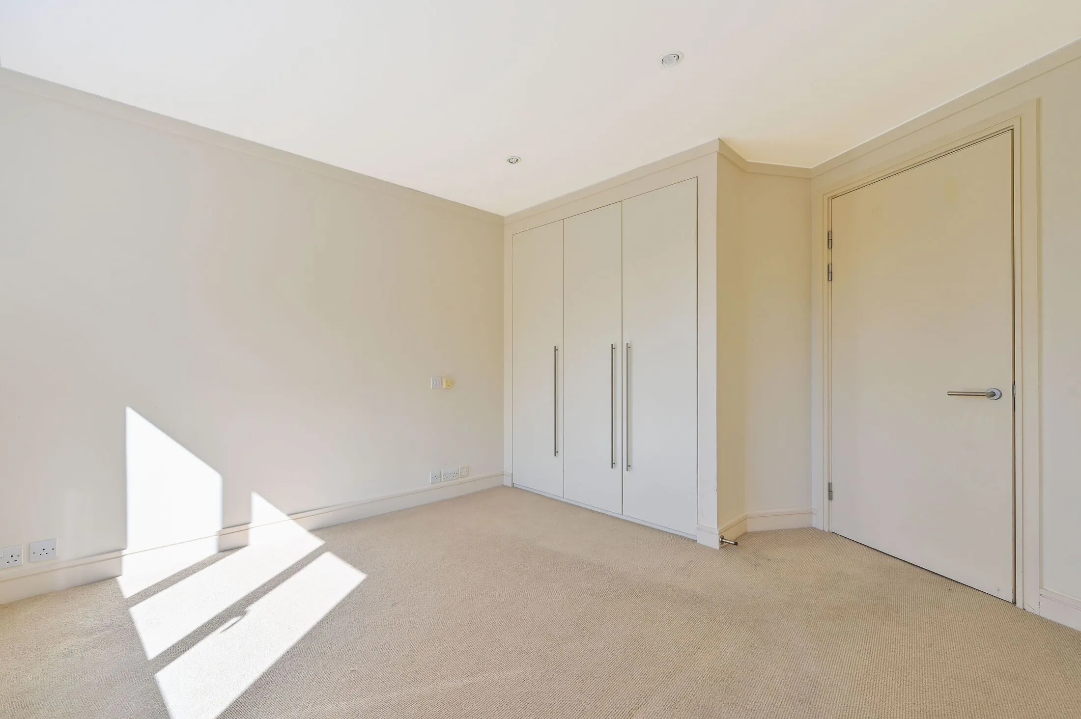 Flat Upper Richmond Road in Greater London