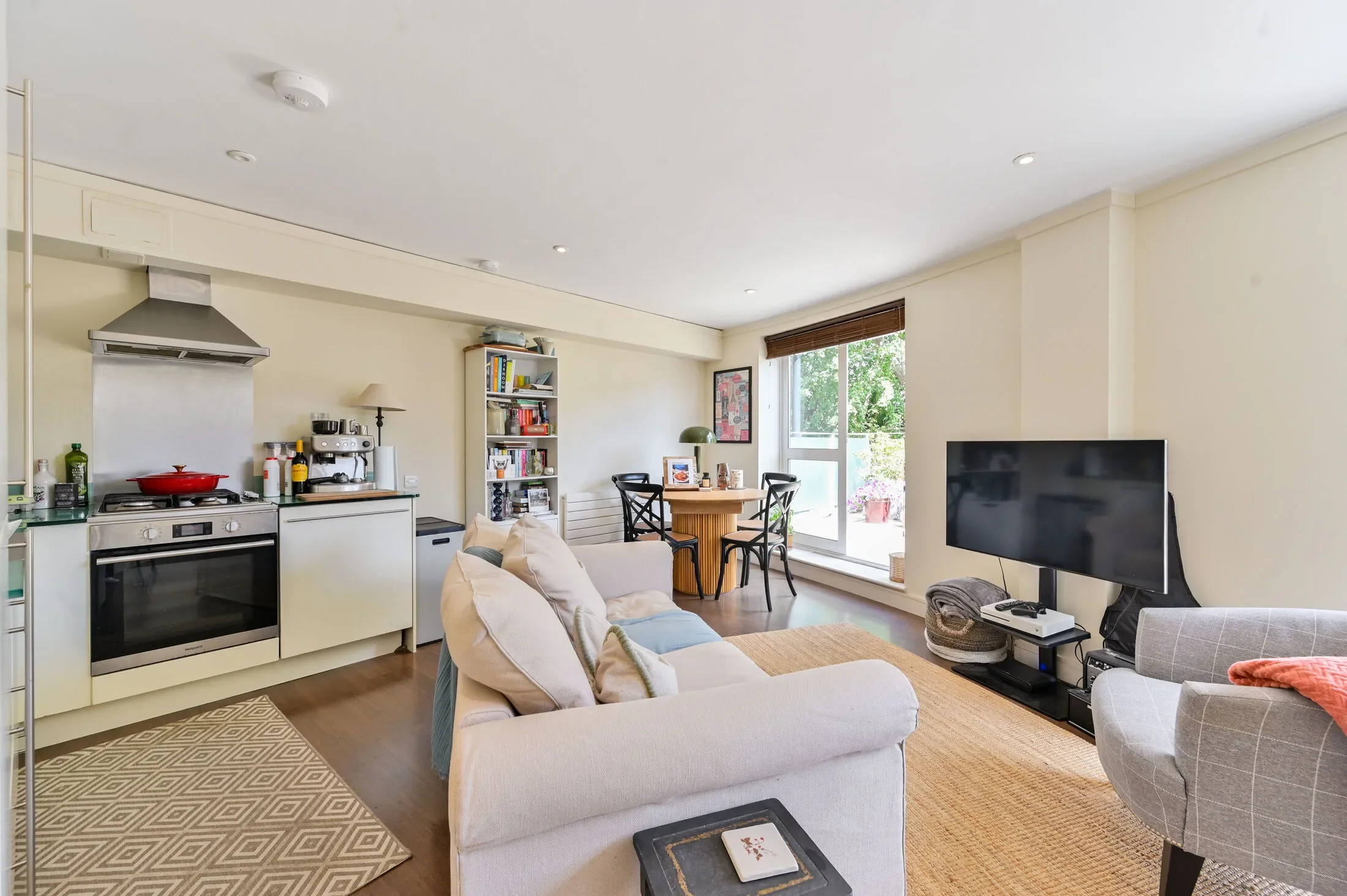 Flat Upper Richmond Road in Greater London