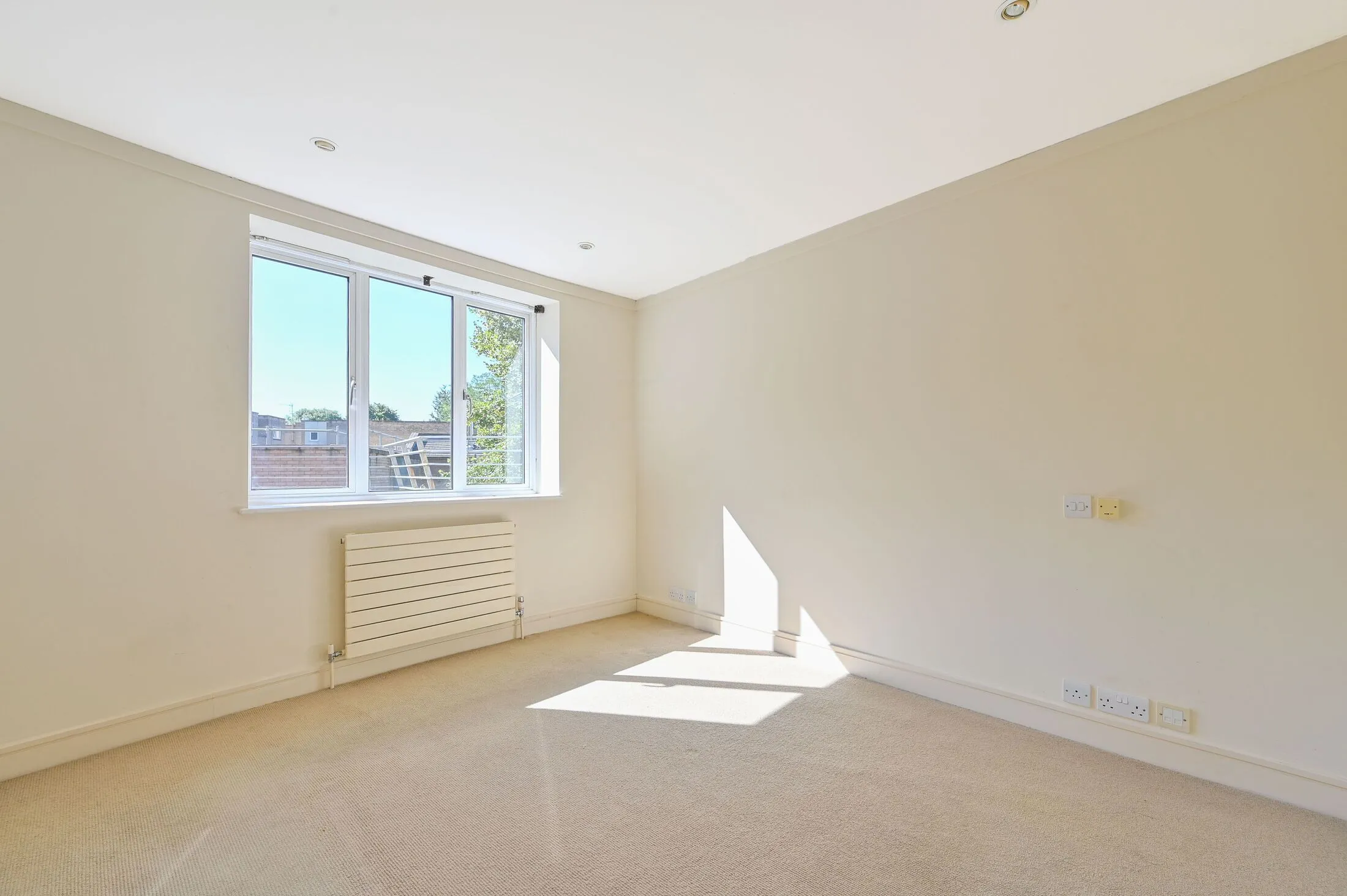 Flat Upper Richmond Road in Greater London