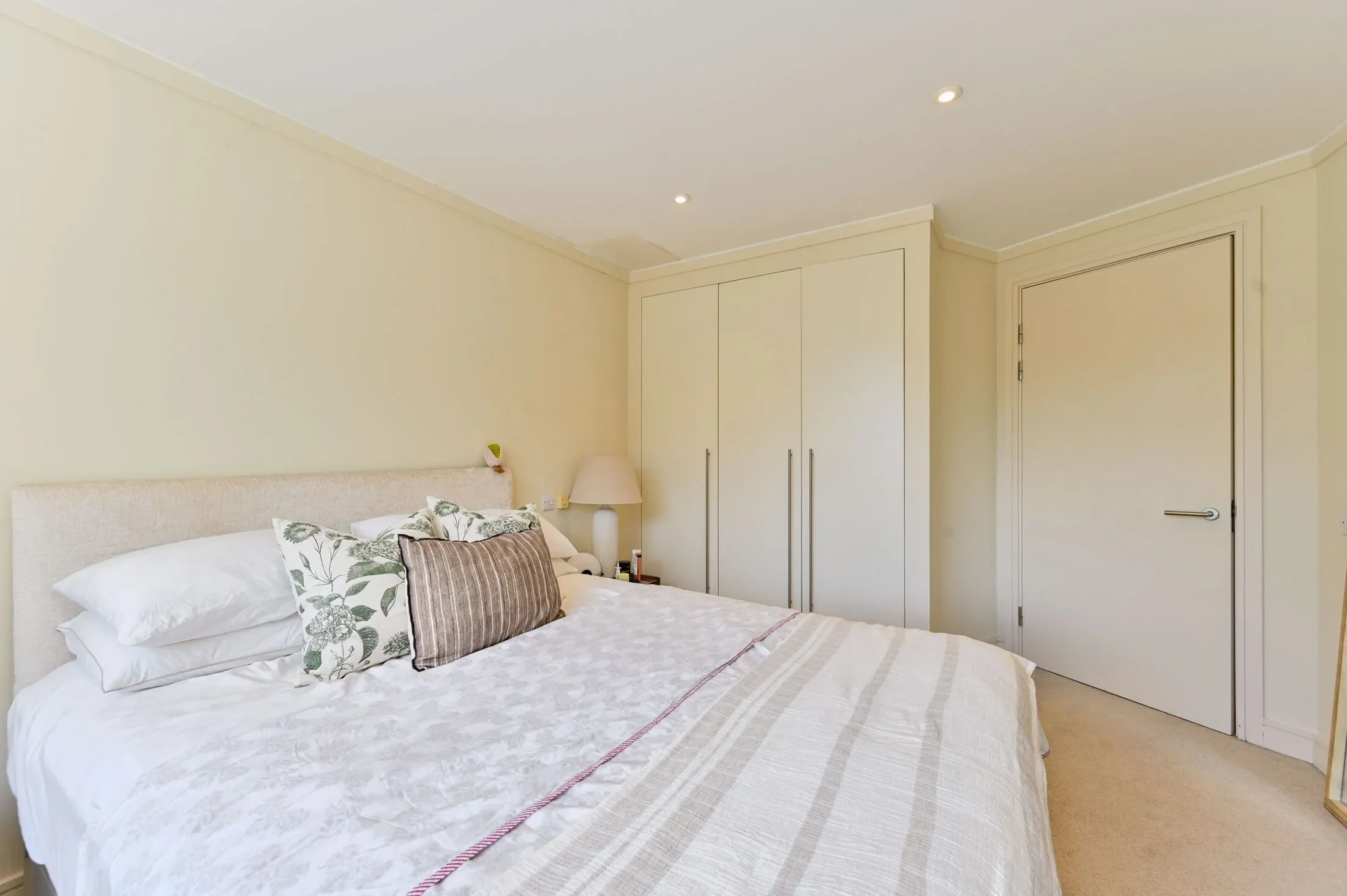 Flat Upper Richmond Road in Greater London