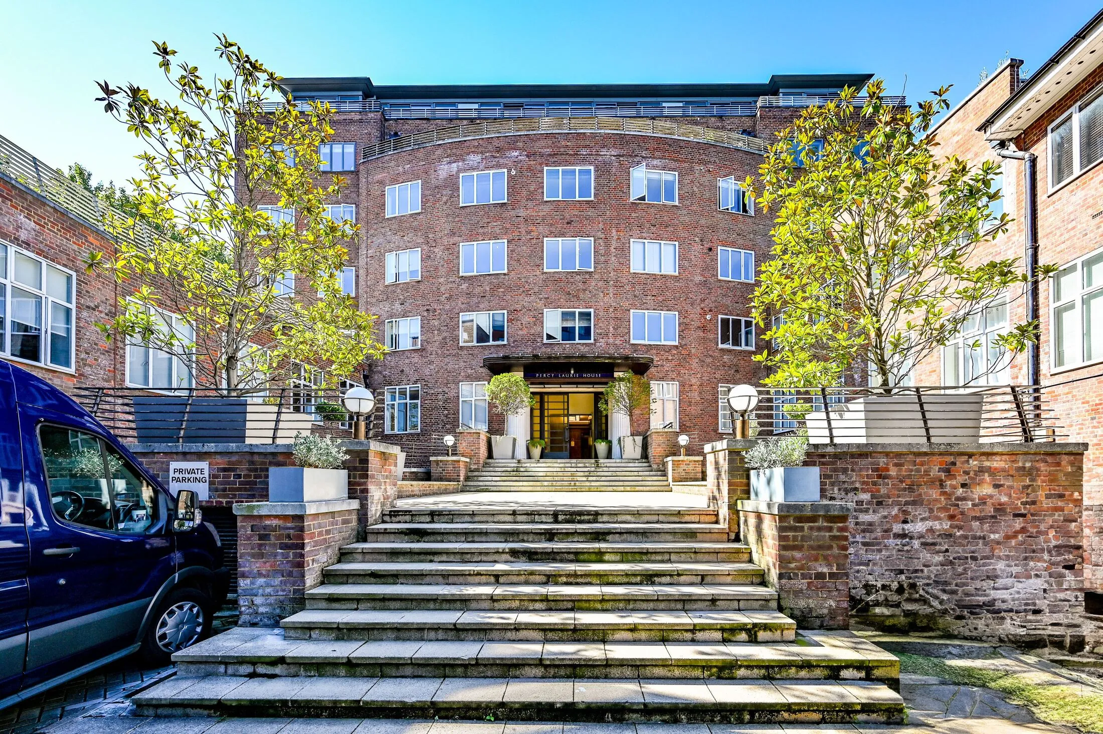Flat Upper Richmond Road in Greater London