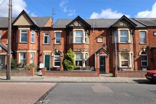 Flat Hurst Grove in Bedford