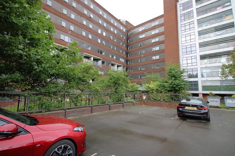 Flat Seymour Grove in Trafford