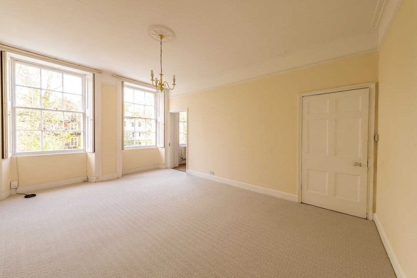 Flat Caledonia Place in Bristol
