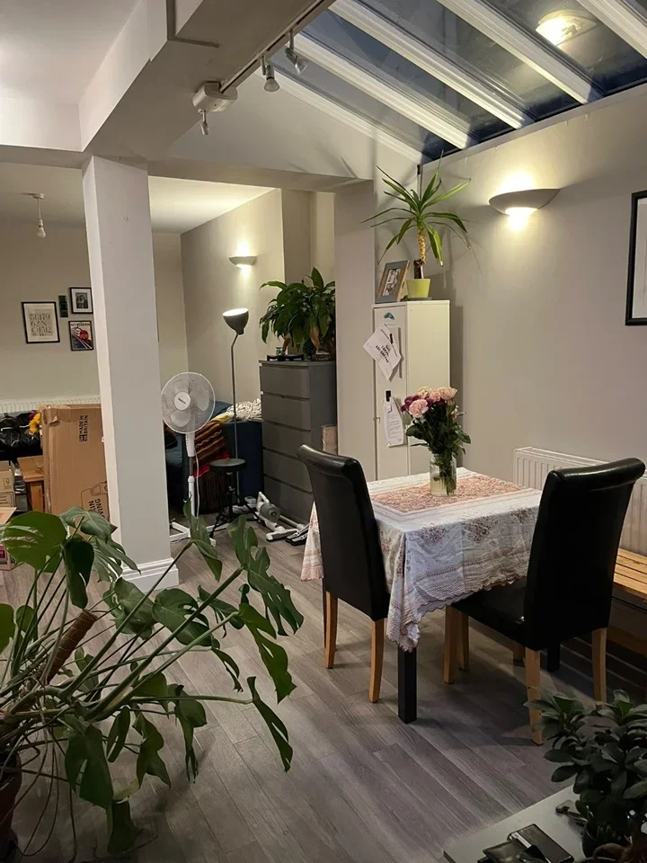 Flat Balham High Road in Greater London