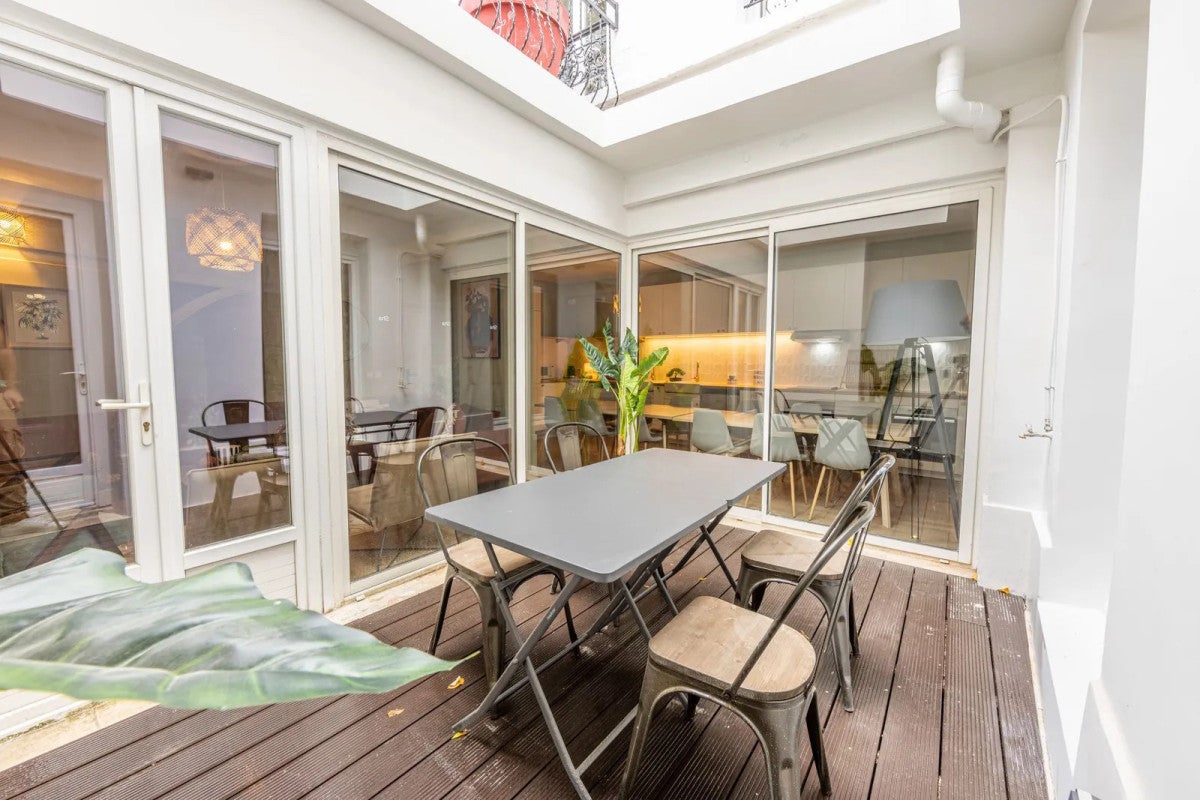 House Place Jean Ferrat in Paris