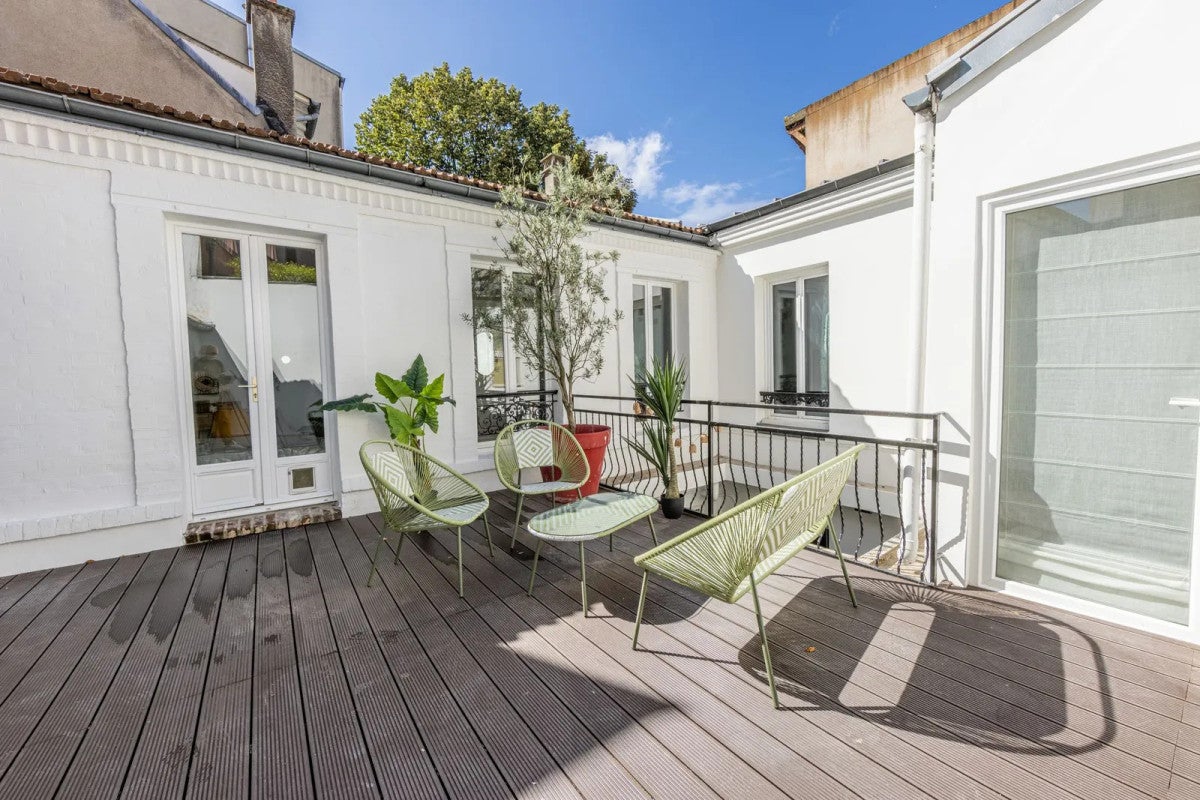 Maison Place Jean Ferrat à Paris