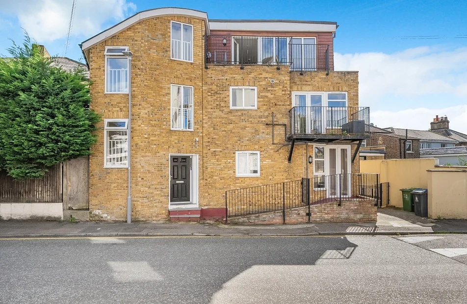Flat Church Road in Greater London