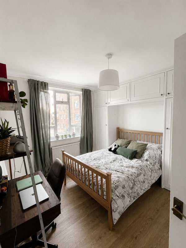 Room Wadhurst Road in Greater London