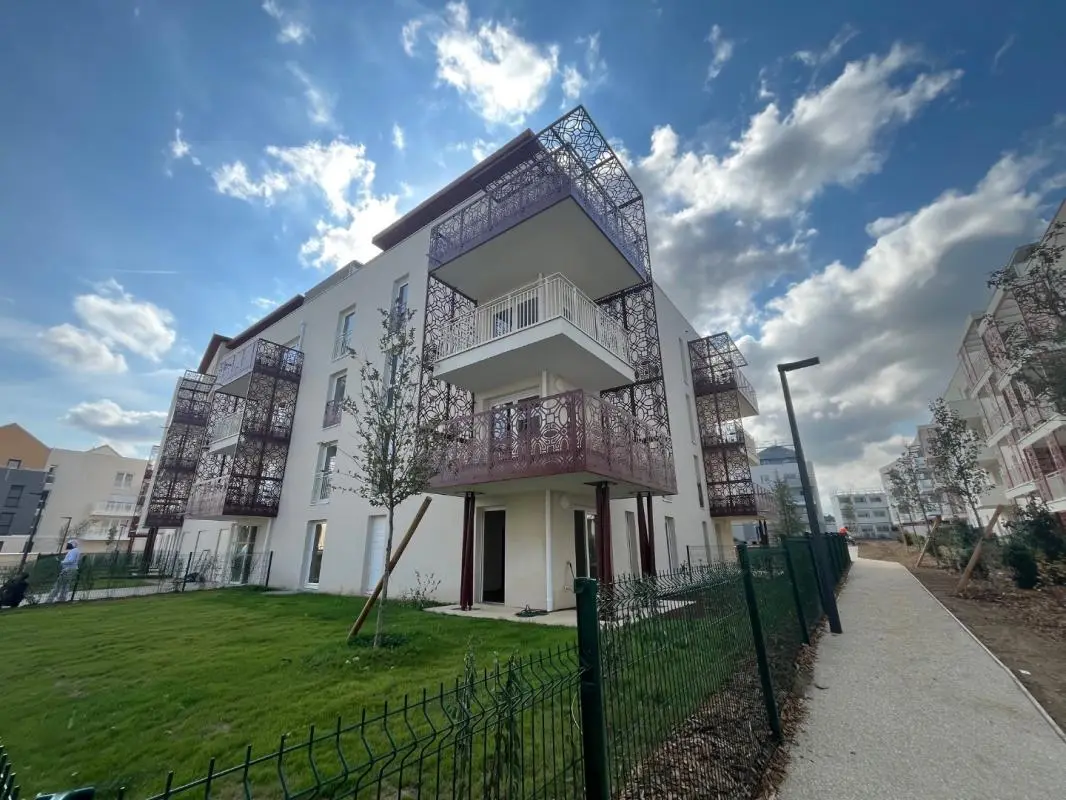 Flat Carrefour du 8 Mai 1945 in Plaisir