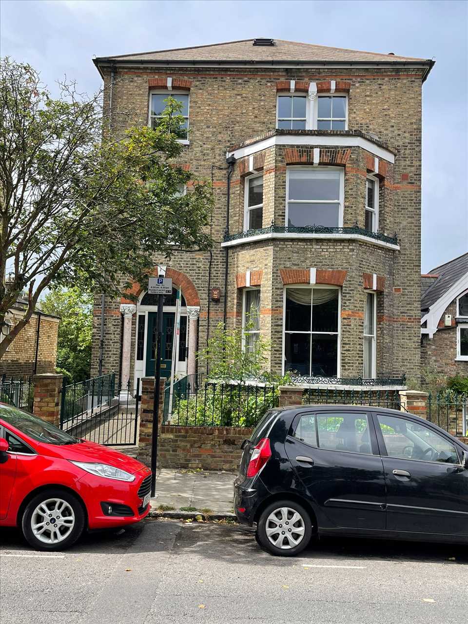 Flat Carleton Road in Greater London