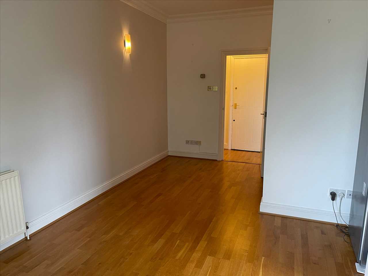 Flat Carleton Road in Greater London